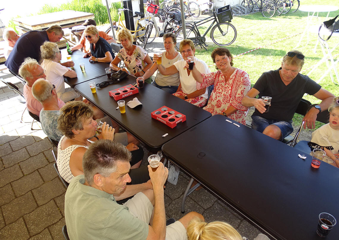 Geslaagde DorpsBBQ op Marken