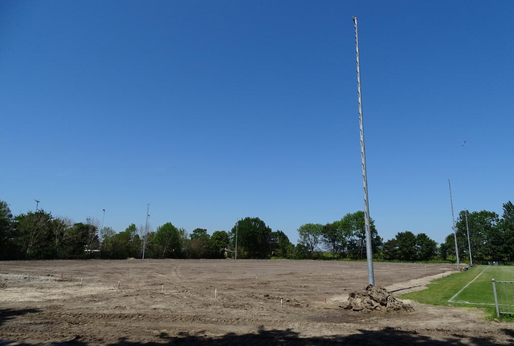 Aanleg van het nieuwe B-veld van S.V. Marken vordert gestaag