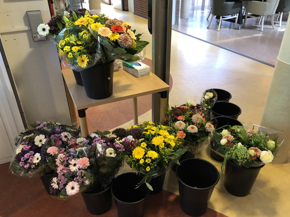 Albert Heijn verrast Swaensborch met bloemen