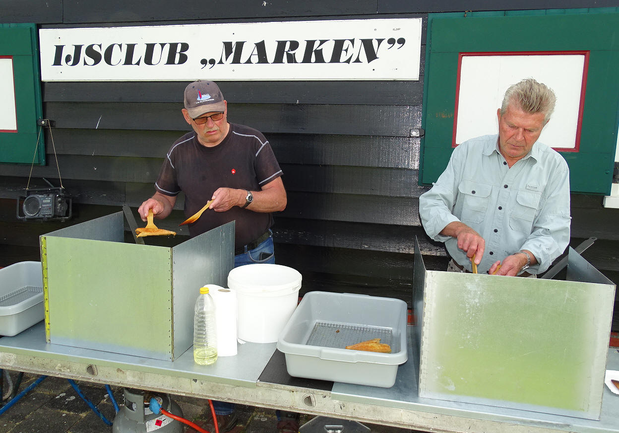 IJsclub Marken voorziet Marken van een lekker scharretje bij de lunch