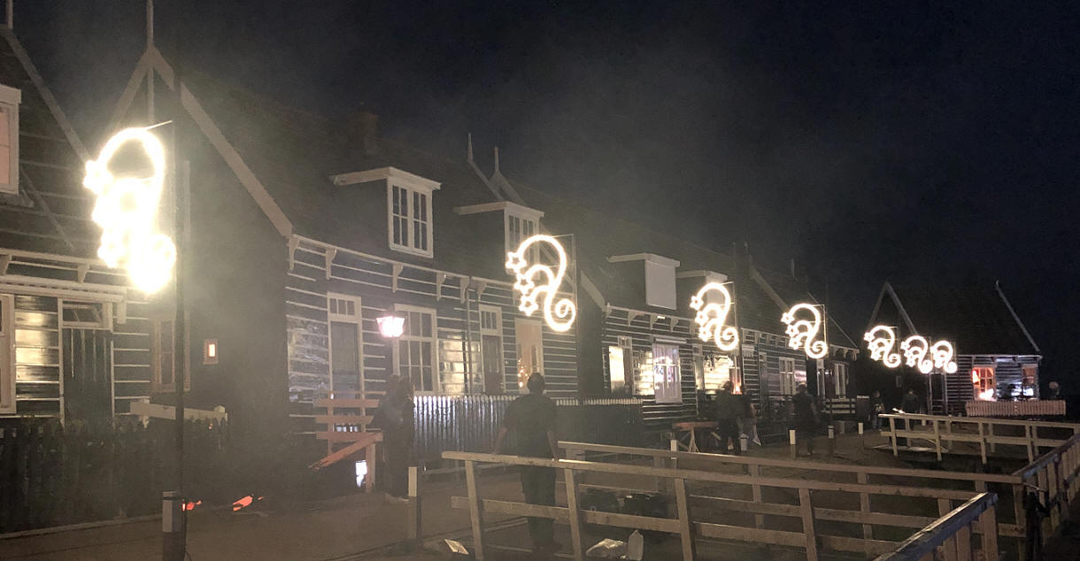 Kerstmis in september aan de Havenbuurt op Marken