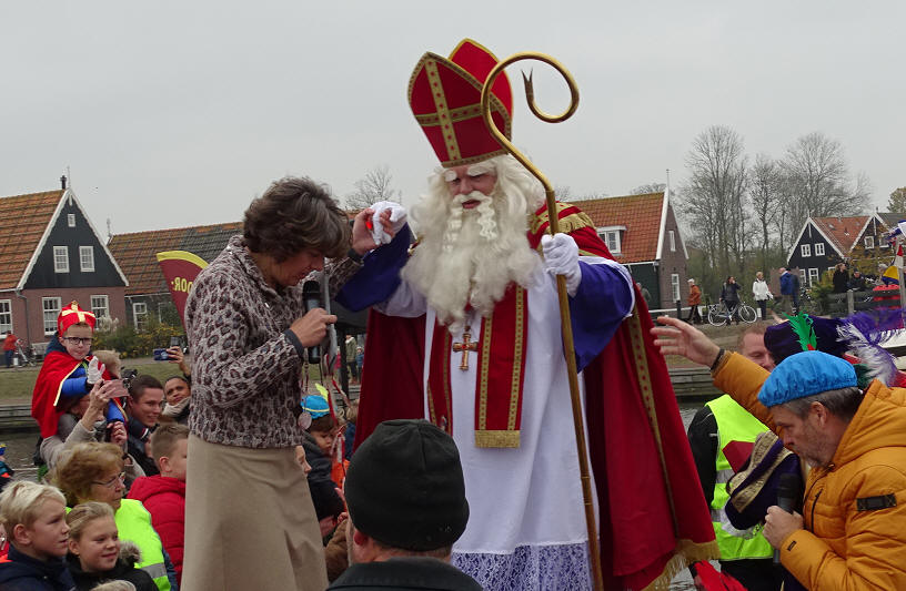 Sint intocht op Marken in namiddag