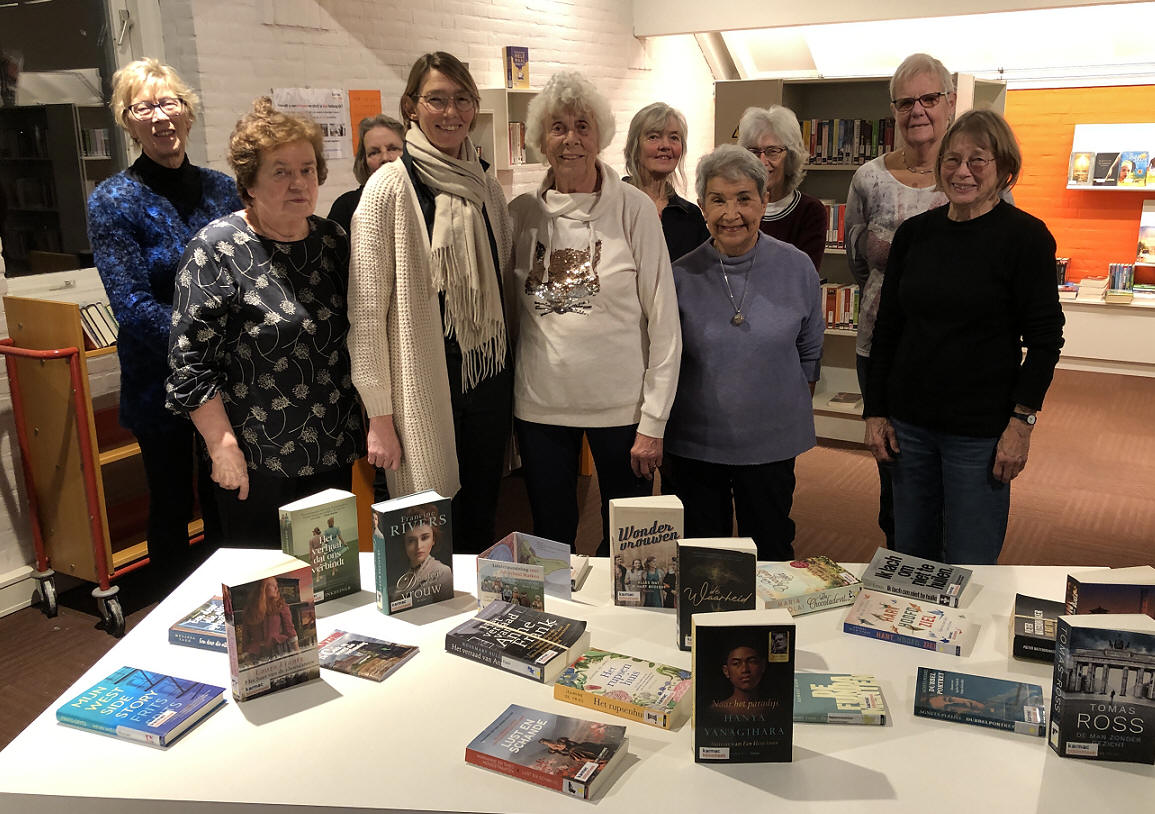 Twee vrijwilligers van Bibliotheek Marken nemen afscheid