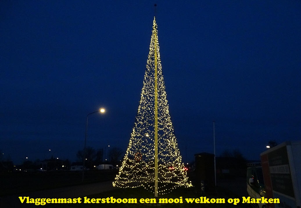 Vlaggenmast kerstboom een mooi welkom op Marken