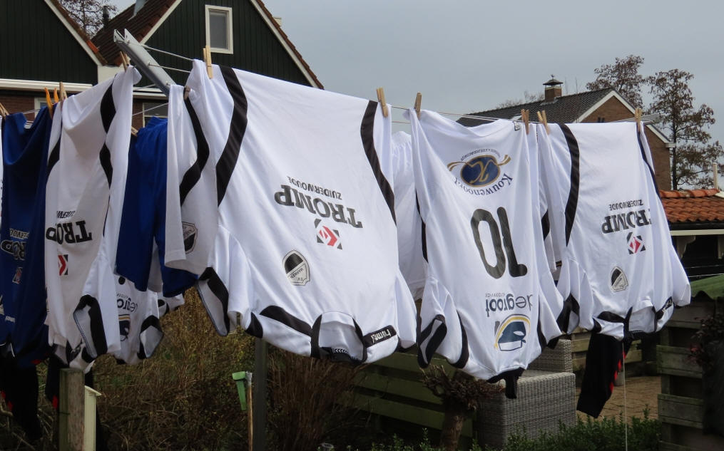 Wedstrijdshirts S.V. Marken weer 'Spik &amp; Span'