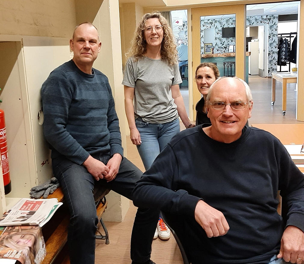 Jan Dirk van Altena medewerker stembureau in 'De Bolder'