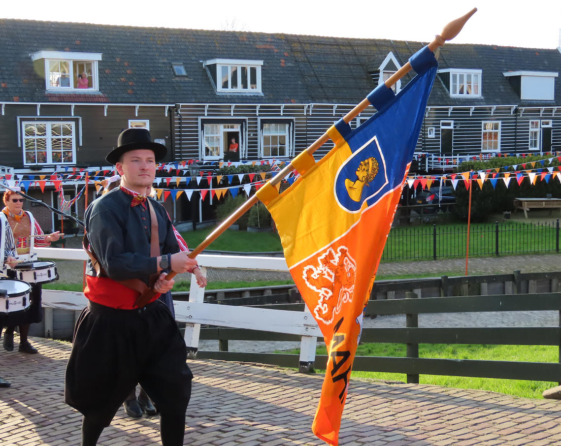 Ian Peereboom vaandeldrager op Koningsdag 2023