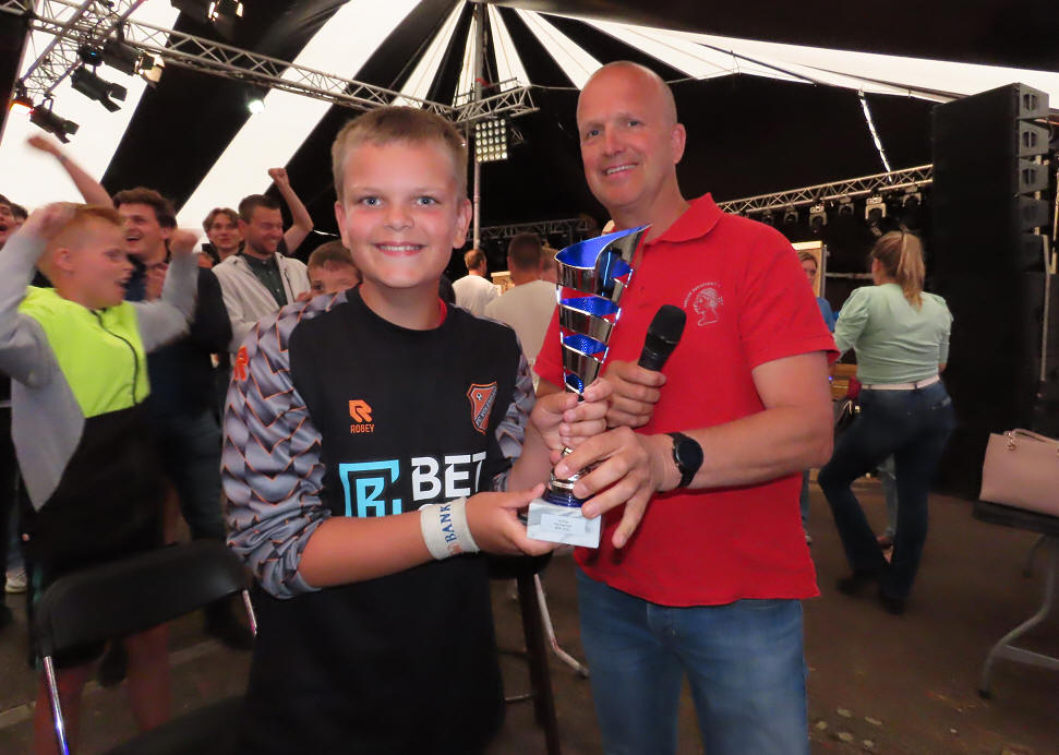 Dylan de Weijze wint FIFA competitie Marker Havenfeesten