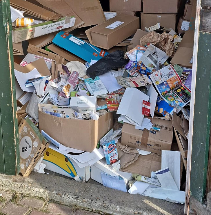 Houd de papierbox (Box 12) ordelijk