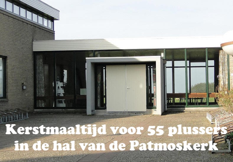 Kerstmaaltijd voor 55 plussers in de hal van de Patmoskerk