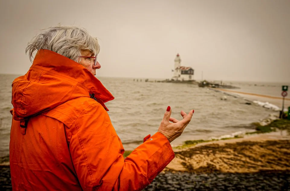 Marken kruipt door het oog van de naald met afgekeurde dijk: ’Met een stevige oostenwind moet ik het nog zien’