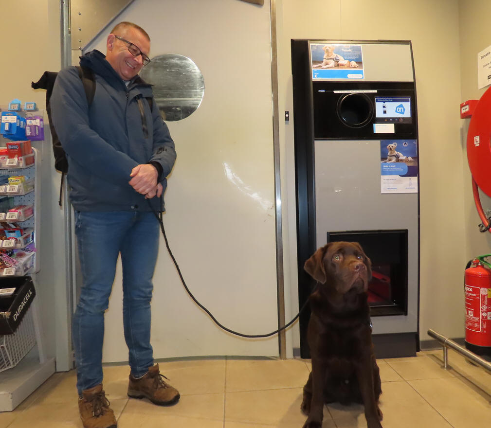 Doneer uw statiegeld van AH en steun Stichting Hulphond Nederland