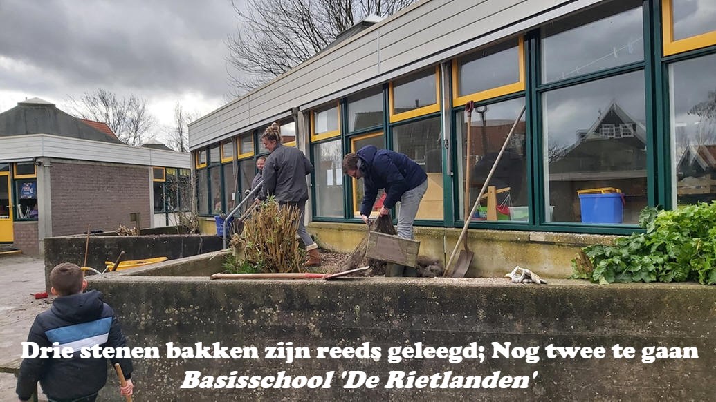 Drie stenen bakken zijn reeds geleegd; Nog twee te gaan