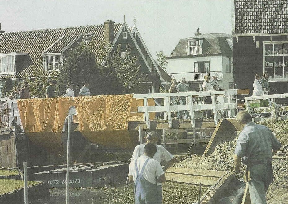 Marker brug doet even aan Christo denken