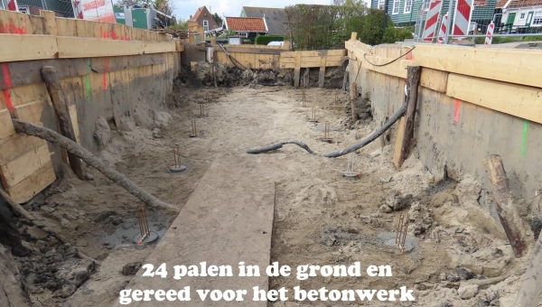 24 palen in de grond en gereed voor het betonwerk