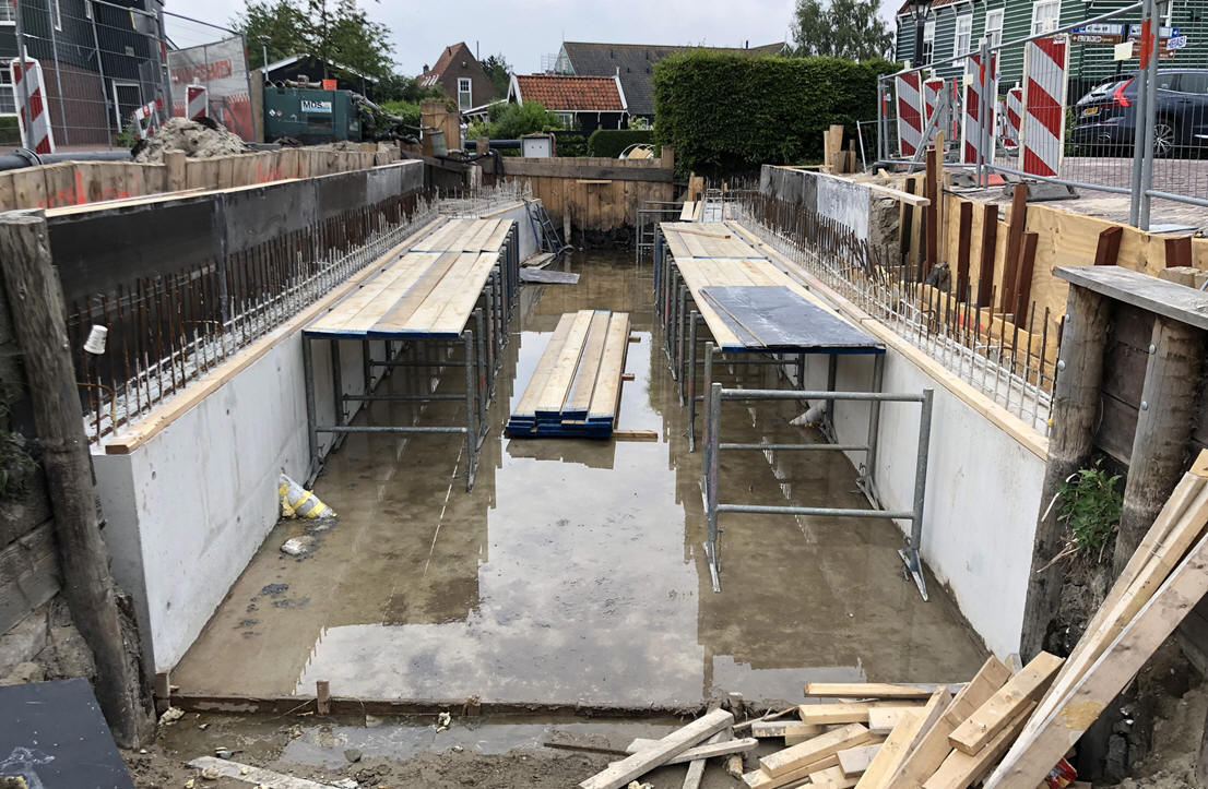 Betonstortingen kademuur Wilhelminabrug