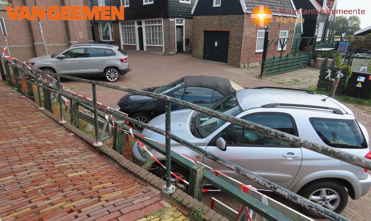 Parkeervakken naast oprit Zonnewijzer niet gebruiken