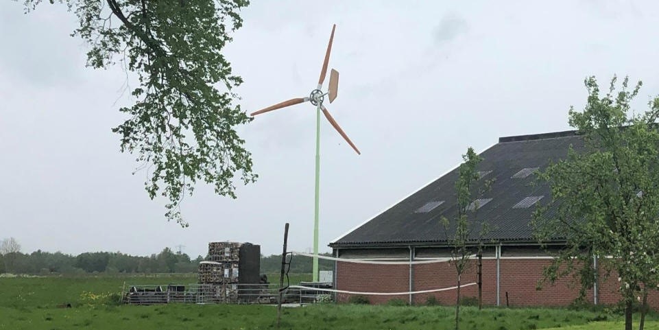 Kleine windmolens op Marken