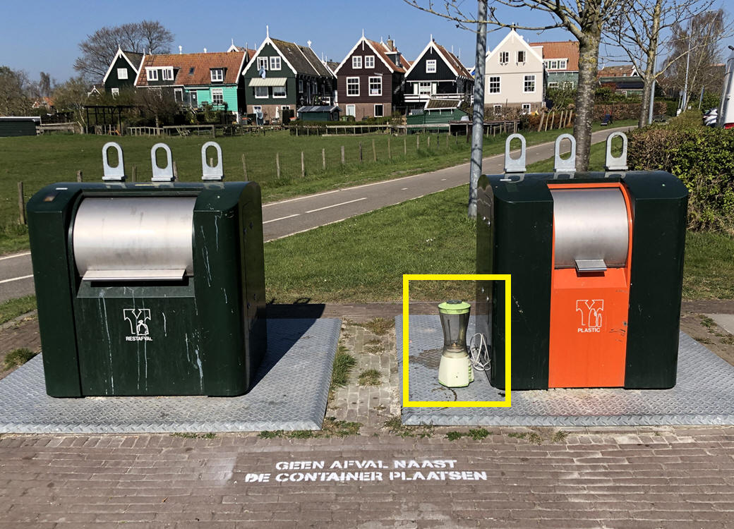 Geen afval naast de container plaatsen