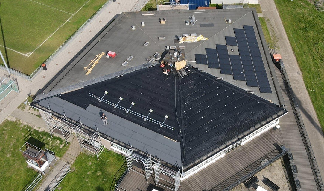 Dakrenovatie van kantine 'Nooitgedacht'