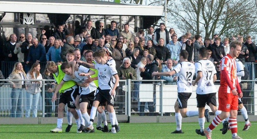 Melvin Uithuisje onthulde 'Foto van de Maand' namens 'WaWa-AG'