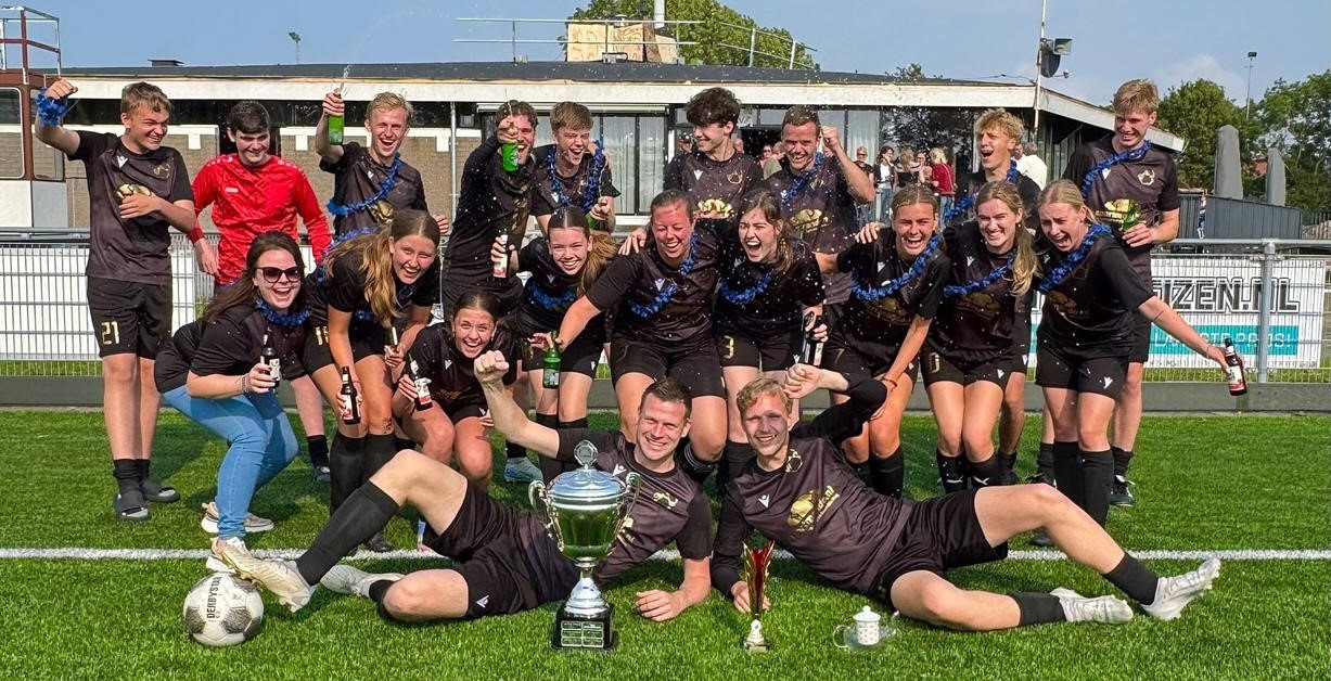 'FC Theepot' wint Pinkstertoernooi 2025