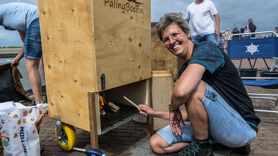 Alle mannelijke palingrokers willen van Natasja winnen