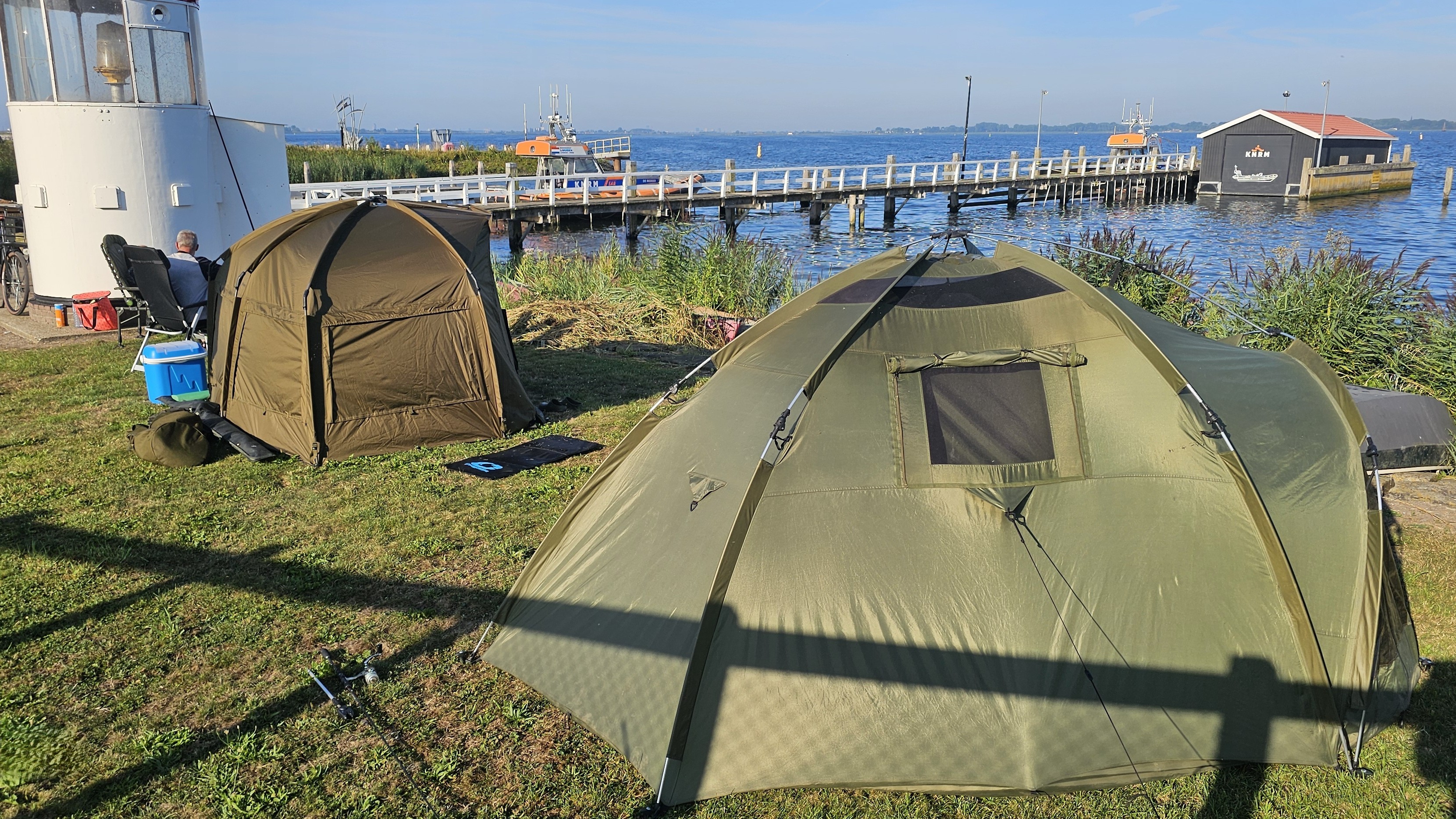 Van reddingspost tot visstek: KNRM-terrein Marken levert eerste karper op