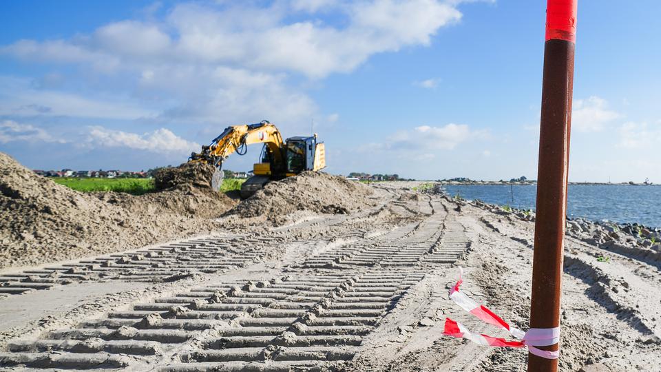 Omvangrijke klus: dijk op Marken wordt ontdaan van asbest