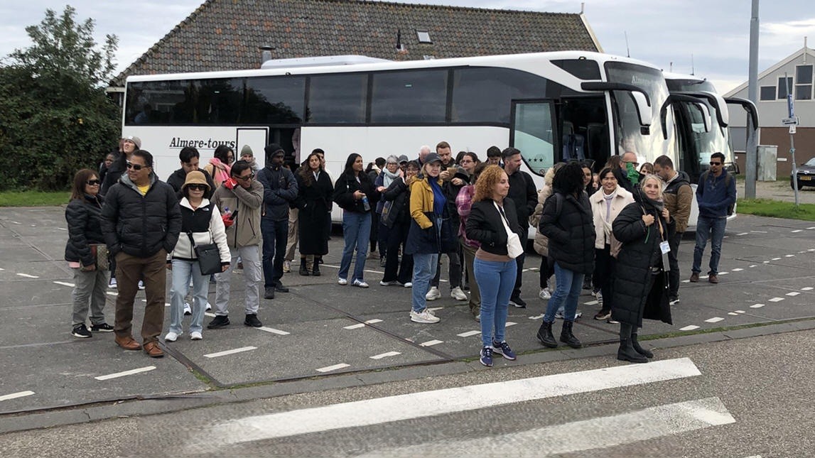 Inning van parkeeropbrengst van toeristenbussen op Marken gaat beter