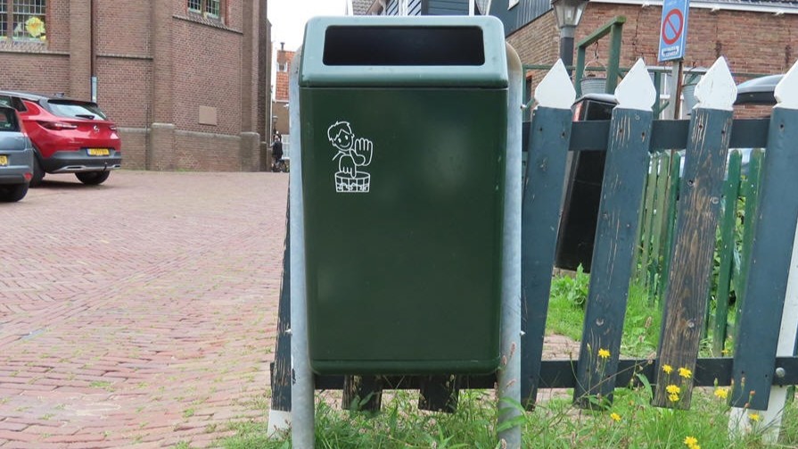 Verdwenen prullenbakken op Marken – reactie van de gemeente Waterland